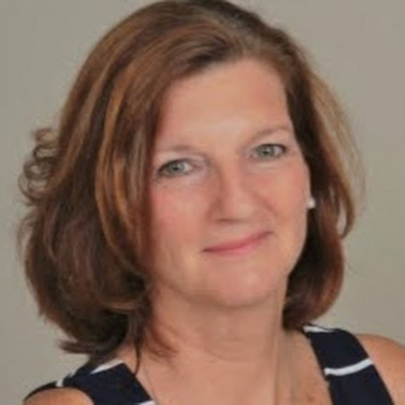 Headshot of Pauline Daniels, RCC Art Instructor